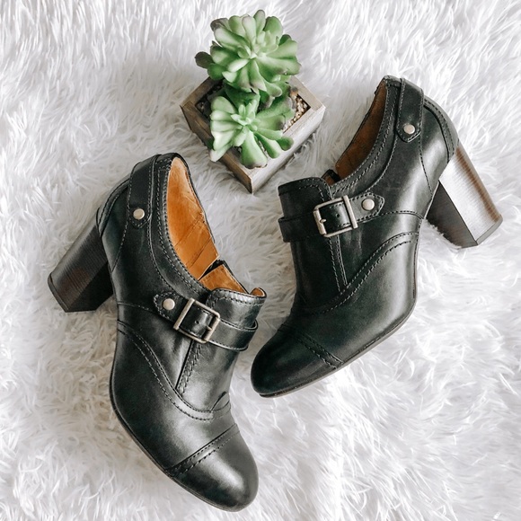 Clarks Shoes - Clarks Indigo Black Leather Shoe Booties Size 8